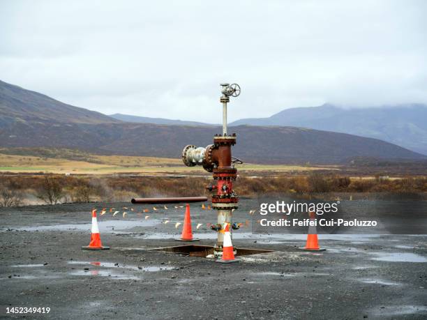 geothermal power station - energia geotermica fotografías e imágenes de stock