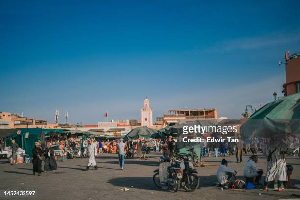 djemaa el fna square with koutoubia mosque,  marrakech , morocco on november 15th year 2022 - djemma el fna square 個照片及圖片檔