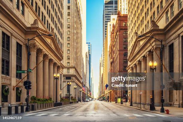 street in financial district of chicago - chicago bildbanksfoton och bilder