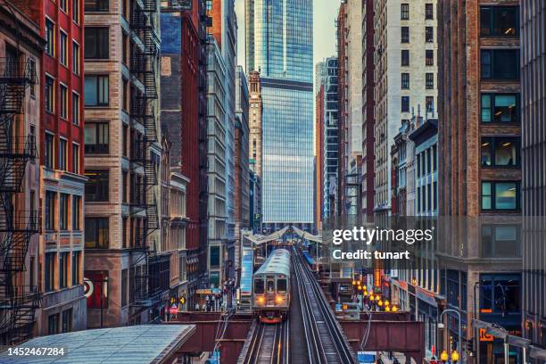 chicago's rail transportation - chicago l stock pictures, royalty-free photos & images