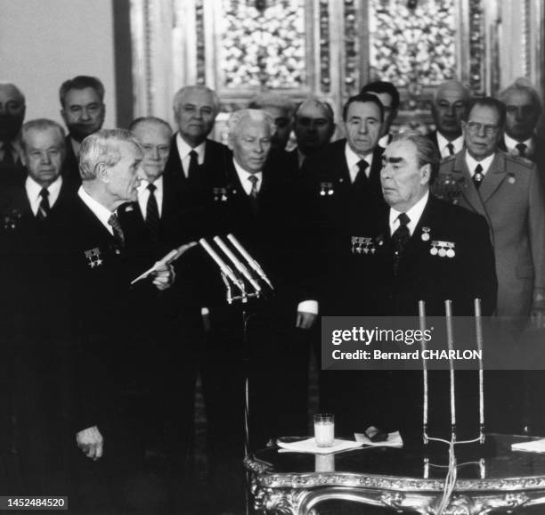 Mikhail Souslov et Leonid Brejnev le 19 décembre 1981 tout deux réuni à l'occasion de l'anniversaire du premier secrétaire du parti communiste de...