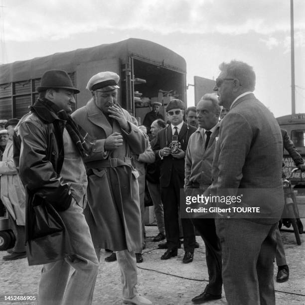 Jean Gabin, Georges Wilson et le réalisateur et Henri Verneuil sur le tournage du film 'Mélodie en sous-sol' à Cannes en octobre 1962