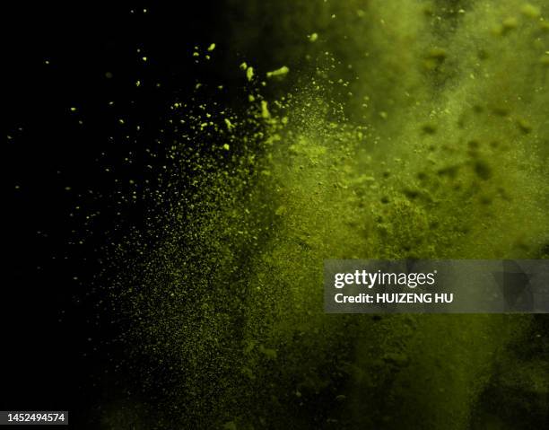 powdered matcha green tea - en poudre photos et images de collection
