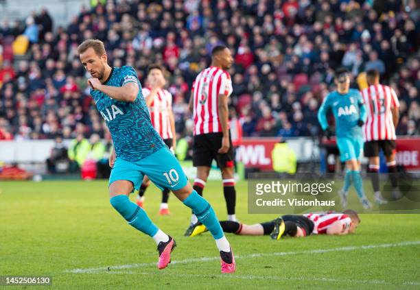 Harry Kane celebrates scoring the first goal for Tottenham Hotspur during the Premier League match between Brentford FC and Tottenham Hotspur at...