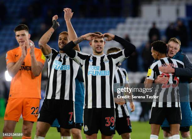 Joelinton of Newcastle United FC and Bruno Guimaraes of Newcastle United clap the fans during the Premier League match between Leicester City and...