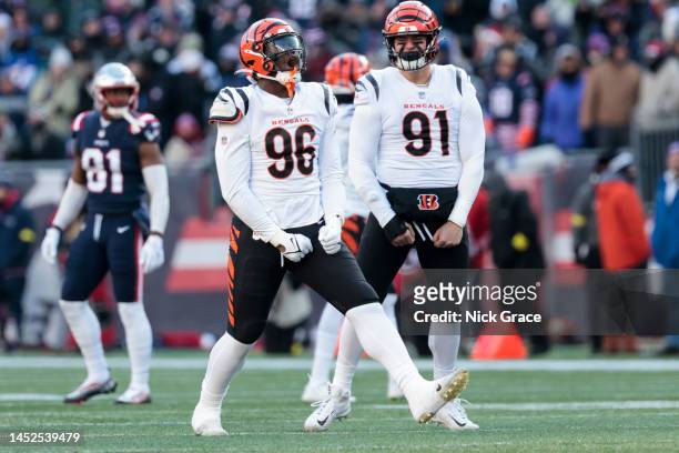 Cam Sample of the Cincinnati Bengals reacts with Trey Hendrickson of the Cincinnati Bengals after a turnover on downs during the third quarter...