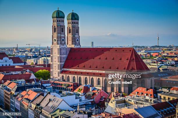 frauenkirche - münchner dom - munich germany - catedral de múnich fotografías e imágenes de stock