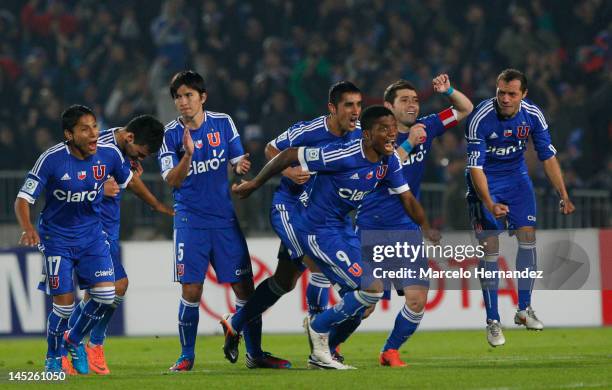 Players of Universidad de Chile celebrate a victory after the end match between Universidad de Chile and Libertad as part of the Copa Libertadores...