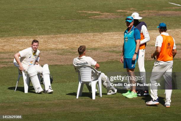 Steve Smith of Australia and David Warner of Australia take a seat on the afternoon drinks break during day two of the Second Test match in the...