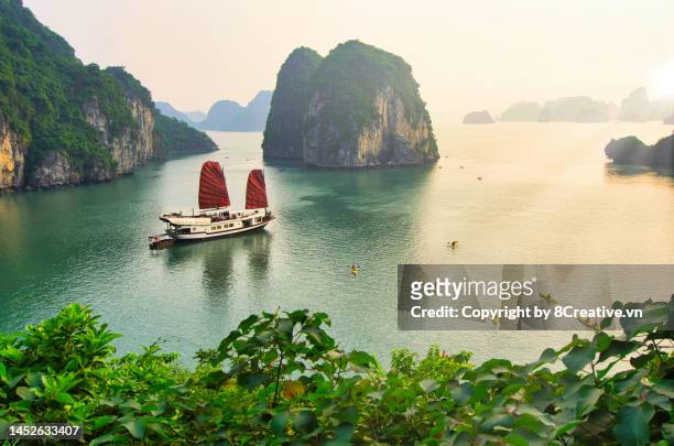 magnificent beauty of ha long bay - grand 8 stock pictures, royalty-free photos & images