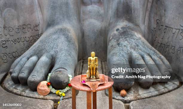 small golden idol of jain lord gommateshwara/bahubali - jainism stock pictures, royalty-free photos & images