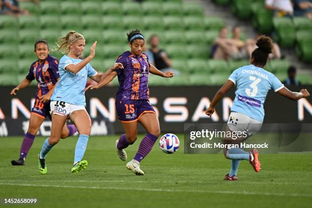 Cyera Hintzen of the Glory takes possession of the ball during the round seven A-League Women's match between Melbourne City and Perth Glory at AAMI...