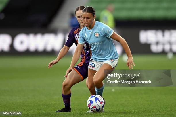 Bryleeh Henry of Melbourne City moves the ball forward during the round seven A-League Women's match between Melbourne City and Perth Glory at AAMI...