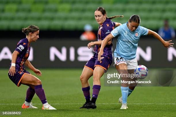 Bryleeh Henry of Melbourne City takes possession of the ball during the round seven A-League Women's match between Melbourne City and Perth Glory at...