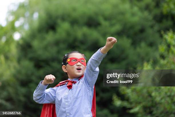 supergirl flying - superheld stockfoto's en -beelden