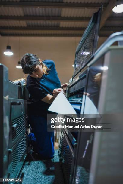 women in printing: how female operators keep offset presses up to speed - printing services stock pictures, royalty-free photos & images