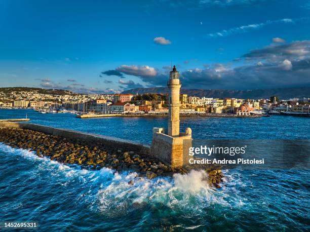 venetian lighthouse on chania harbor, crete, greece - präfektur chania stock-fotos und bilder