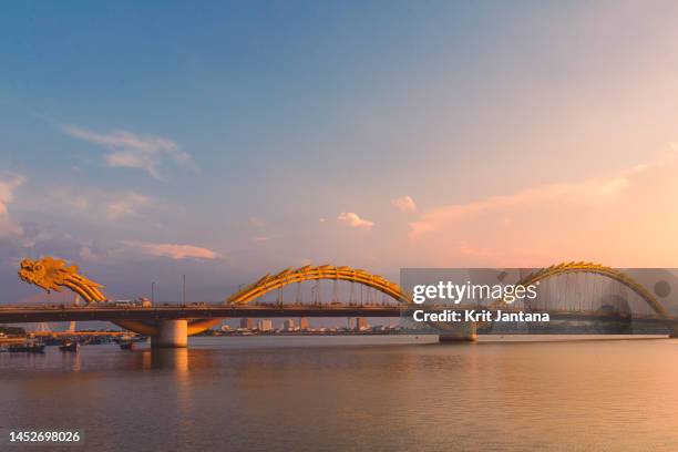 dragon bridge in da nang, vietnam - vietnam stock-fotos und bilder