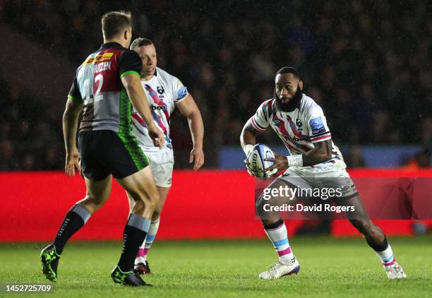 Semi Radradra of Bristol Bears looks to take on Andre Esterhuizen of Harlequins during the Gallagher Premiership Rugby match between Harlequins and...