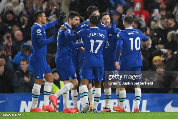 Mason Mount of Chelsea celebrates after scoring their side's second goal with Thiago Silva, Jorginho, Kai Havertz, Raheem Sterling and Christian...