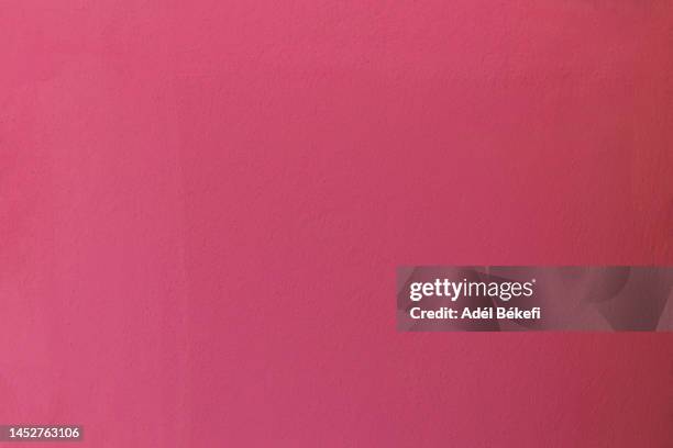 pink wall - roze achtergrond stockfoto's en -beelden