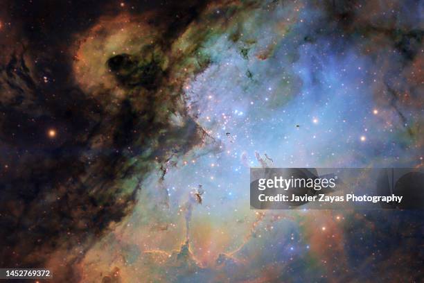 eagle nebula (m16 - messier 16) sho palette - nebulosa del águila fotografías e imágenes de stock
