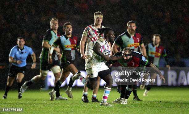 Gabriel Ibitoye of Bristol Bears breaks with the ball during the Gallagher Premiership Rugby match between Harlequins and Bristol Bears at Twickenham...