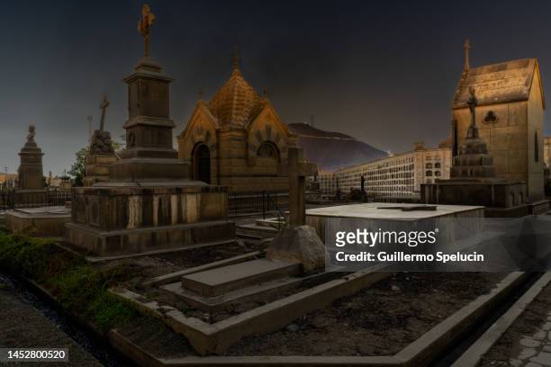 crypts and mausoleums in the presbítero maestro cemetery, - geheimnis stockfoto's en -beelden