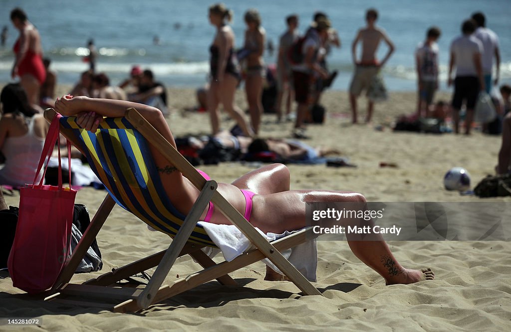 Warm Weather Hits The UK
