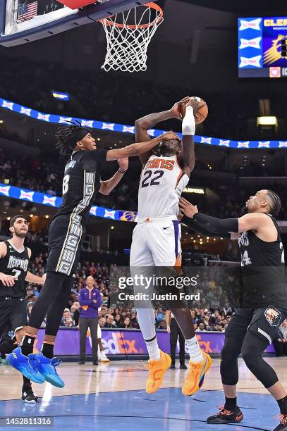 Deandre Ayton of the Phoenix Suns goes to the basket against Ziaire Williams of the Memphis Grizzlies during the second half at FedExForum on...