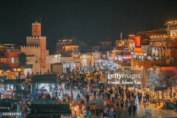 vista de ángulo alto djemma el fna marrakech, marruecos de noche - marrakesh fotografías e imágenes de stock