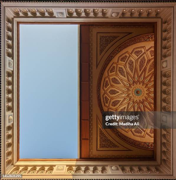 half open roof of prophet mosque in madinah, also known as masjid an nabwi | rawdah rasool, riyadh ul jannah| prophet muhammad | saudi arabia - moskee stockfoto's en -beelden