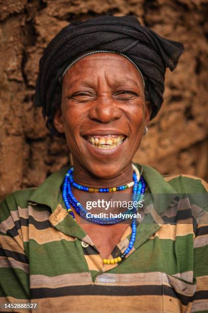 woman from konso tribe, ethiopia, africa - ethiopische etniciteit stockfoto's en -beelden