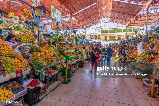 mercado san camilo, arequipa, peru - arequipa peru stock-fotos und bilder