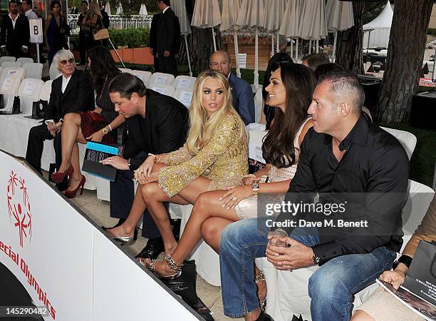 Supremo Bernie Ecclestone, Fabiana Flosi, James Stunt, Petra Ecclestone, Tamara Ecclestone and Omar Khyami attend a cocktail reception during Amber...