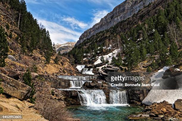 the first waterfall in the ordesa national park - parco nazionale di ordesa foto e immagini stock