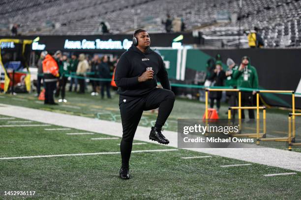 Quinnen Williams of the New York Jets warms up prior to an NFL football game between the New York Jets and the Jacksonville Jaguars at MetLife...