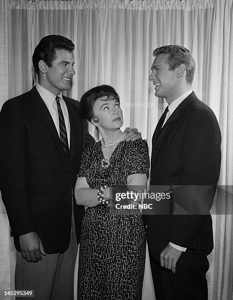 Idol in the Dust" Episode 26 -- Pictured: Michael Dante as Larry Brooks, Jeanette Nolan as Mrs. Brooks, Ron Harper as Det. Bert Kling --