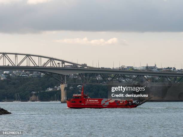 sealink ferry at waitematā harbour in auckland, new zealand - waiheke island stock pictures, royalty-free photos & images