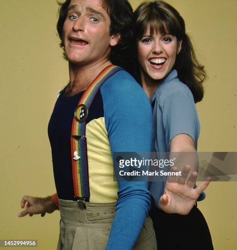 Actor Robin Williams and Actress Pam Dawber pose for a People Magazine cover in 1978 in Los Angeles, California.