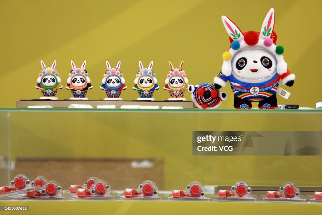 Dolls of Bing Dwen Dwen, the mascot of the 2022 Beijing Winter... News ...
