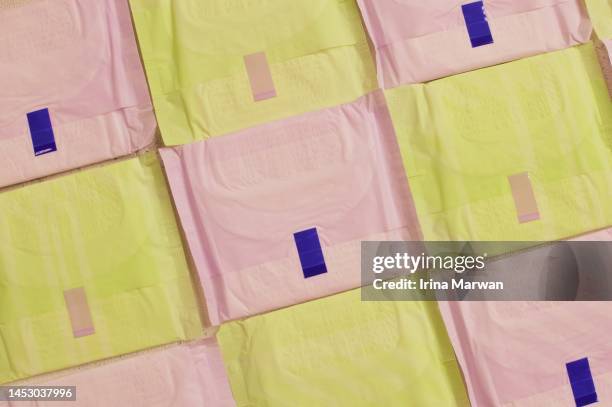 sanitary pads, menstrual pads - diritti riproduttivi foto e immagini stock