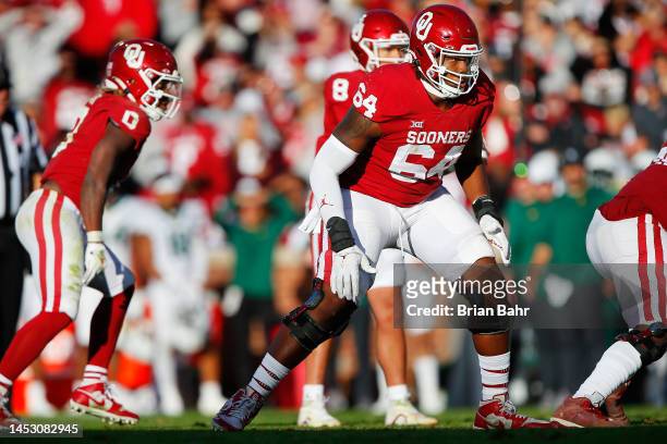 Right tackle Wanya Morris of the Oklahoma Sooners blocks against the Baylor Bears in the fourth quarter at Gaylord Family Oklahoma Memorial Stadium...