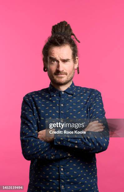 studio portrait of a man with dreadlocks - one man only stock pictures, royalty-free photos & images