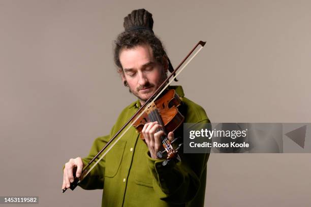 studio portrait of a man with a violin - violin stock pictures, royalty-free photos & images