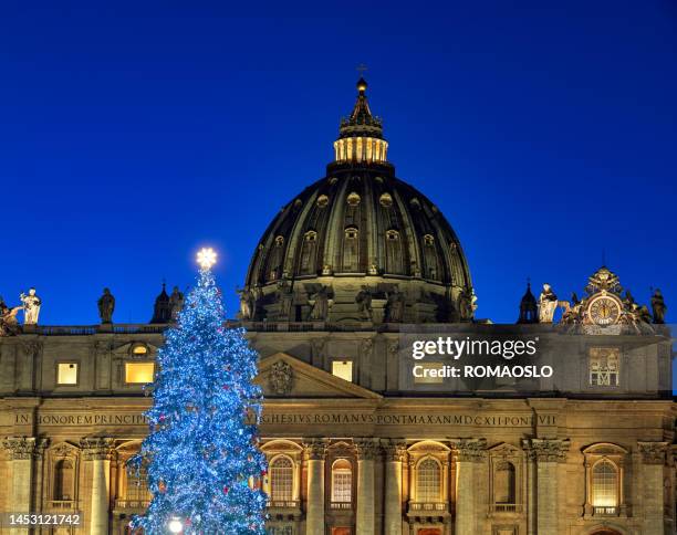 st. peter's basilica at christmas, vatican rome italy - vatican city 個照片及圖片檔