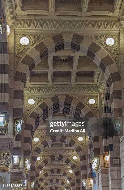 a view of arch in prophet mosque in madinah, also known as masjid an nabwi | arches architecture design | rawdah rasool, riyadh ul jannah | prophet muhammad | saudi arabia - mina stock-fotos und bilder