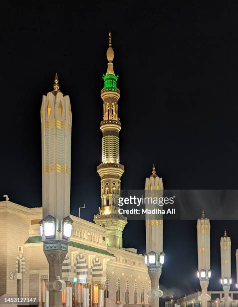 a view of the  green dome and the ottoman turkish style minaret at night in prophet mosque in madinah, also known as masjid an nabwi | arches architecture design | rawdah rasool, riyadh ul jannah | prophet muhammad | saudi arabia - kaaba ストックフォトと画像