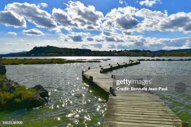 the pontoon of peyriac-de-mer on the old salins - aude imagens e fotografias de stock