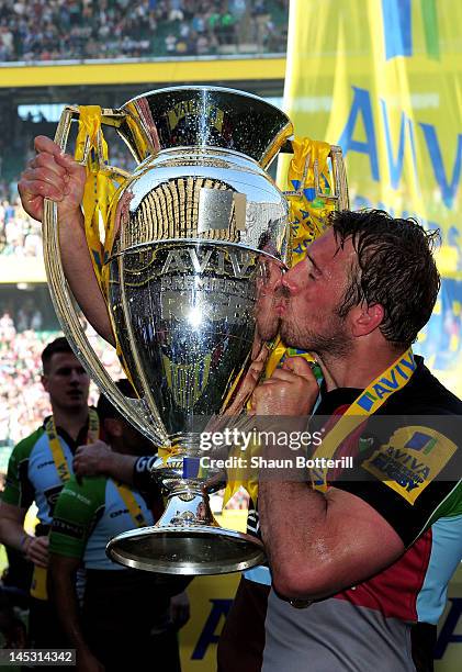 Harlequins captain Chris Robshaw kisses the trophy following his team's victory during the Aviva Premiership final between Harlequins and Leicester...